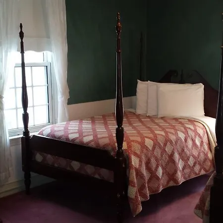 The Country Inn Of Berkeley Springs Room photo