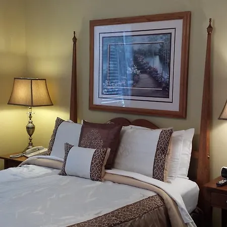 The Country Inn Of Berkeley Springs Room photo