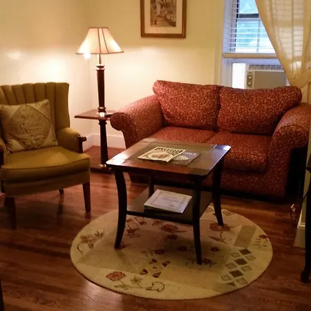 The Country Inn Of Berkeley Springs Room photo