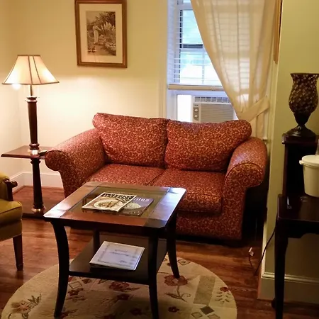 The Country Inn Of Berkeley Springs Room photo