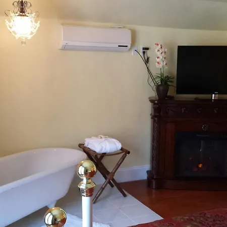 The Country Inn Of Berkeley Springs Room photo