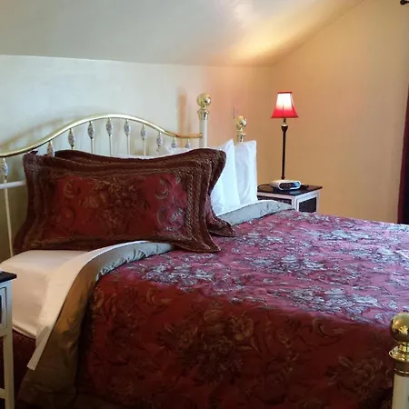 The Country Inn Of Berkeley Springs Room photo